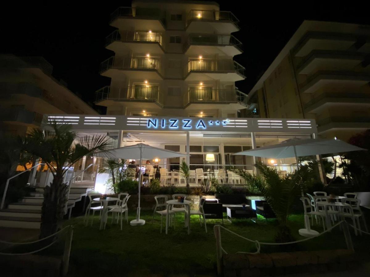 Hotel Nizza Frontemare Superior 3 Stelle Лидо-ди-Езоло Экстерьер фото
