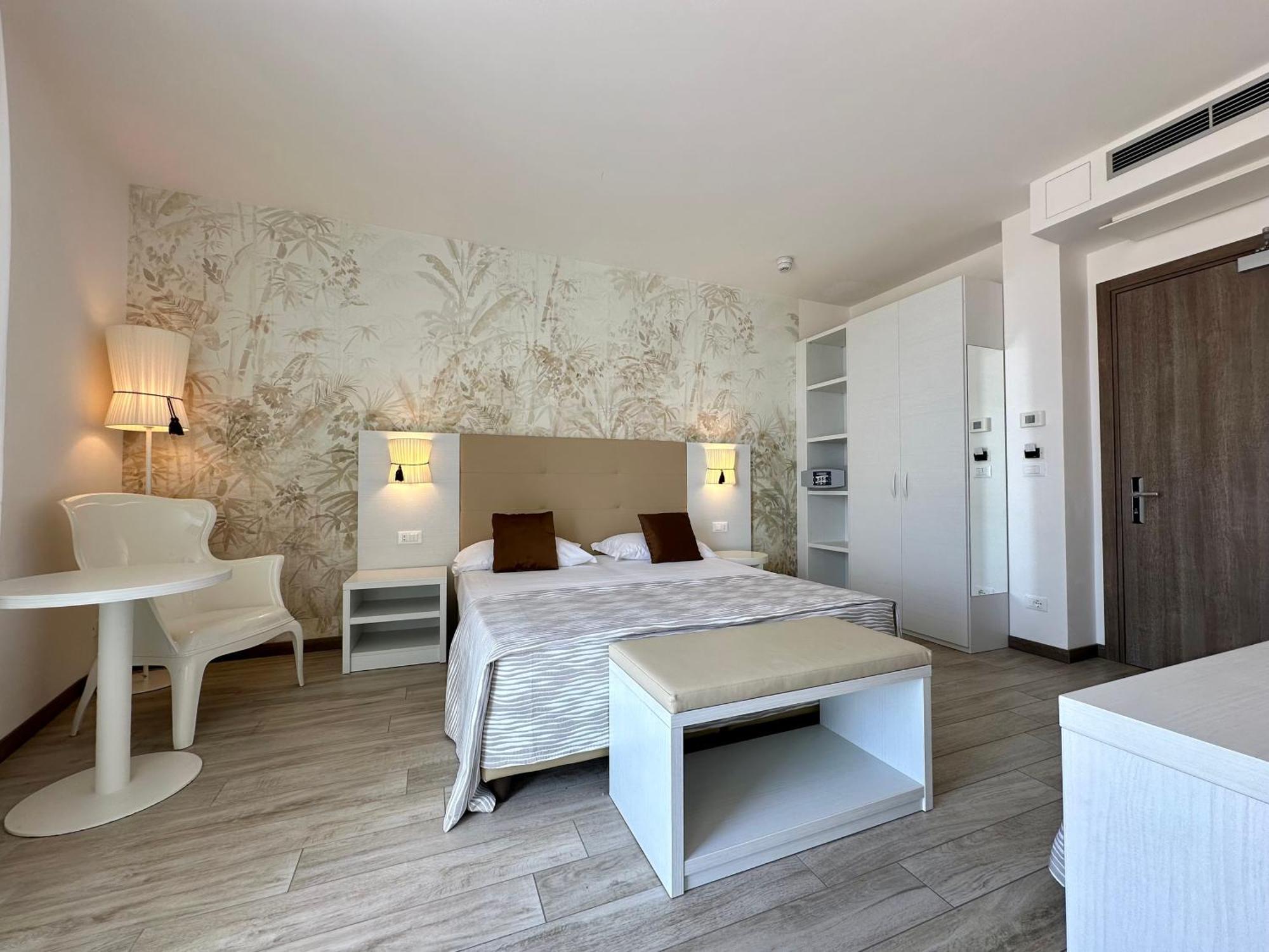 Hotel Nizza Frontemare Superior 3 Stelle Лидо-ди-Езоло Экстерьер фото