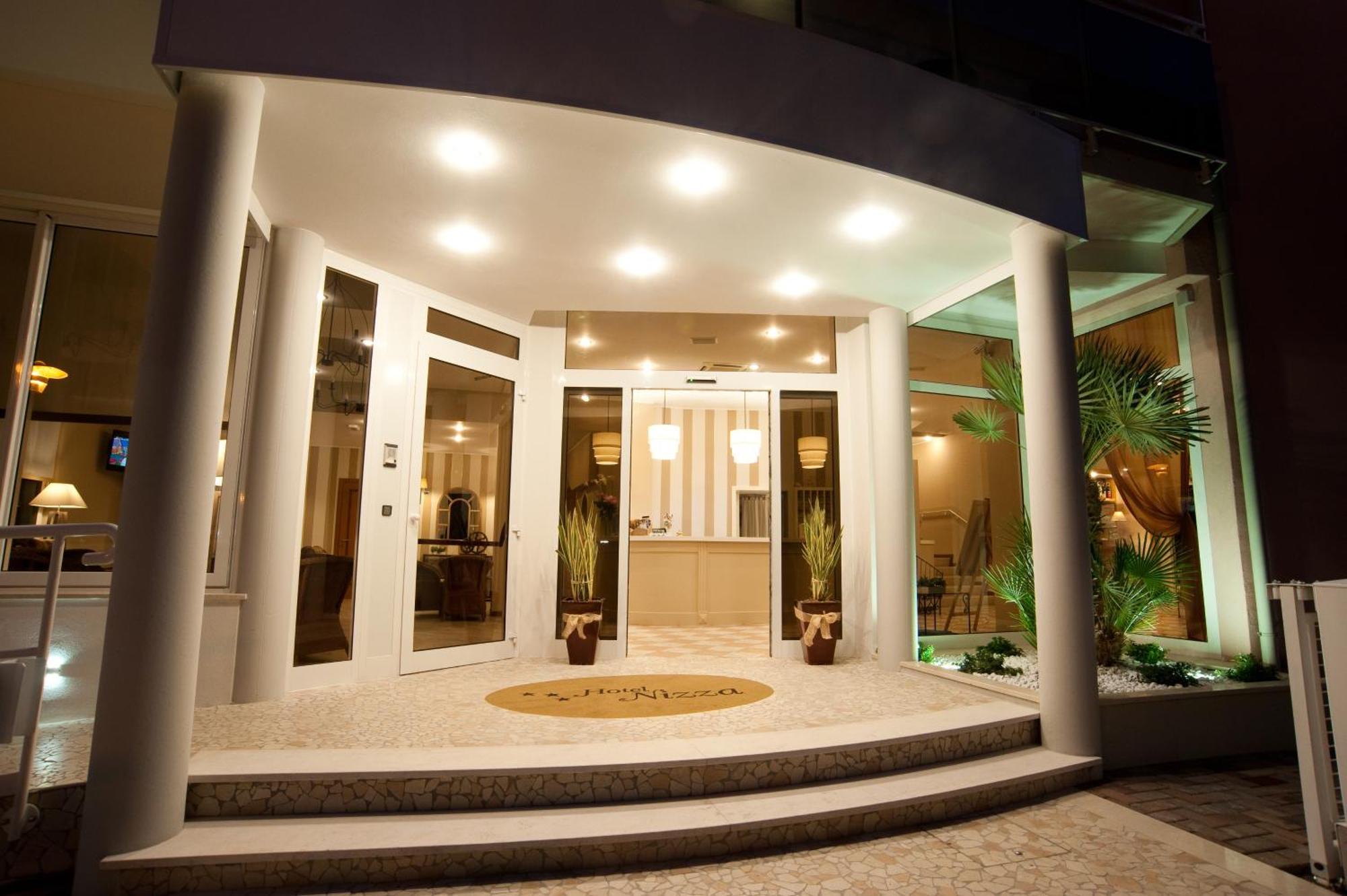 Hotel Nizza Frontemare Superior 3 Stelle Лидо-ди-Езоло Экстерьер фото