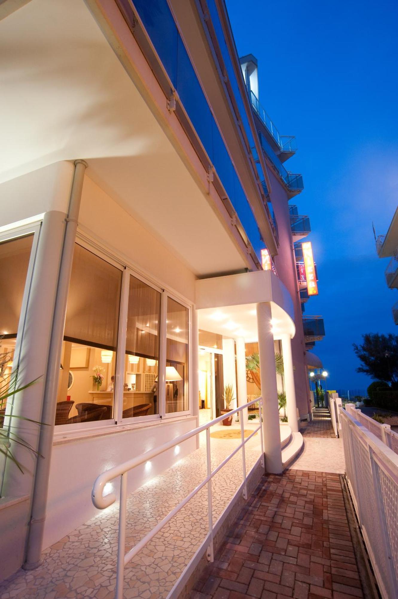 Hotel Nizza Frontemare Superior 3 Stelle Лидо-ди-Езоло Экстерьер фото