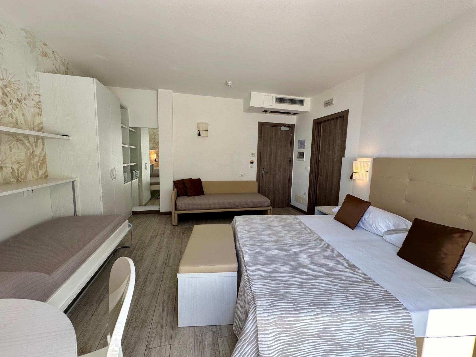 Hotel Nizza Frontemare Superior 3 Stelle Лидо-ди-Езоло Номер фото