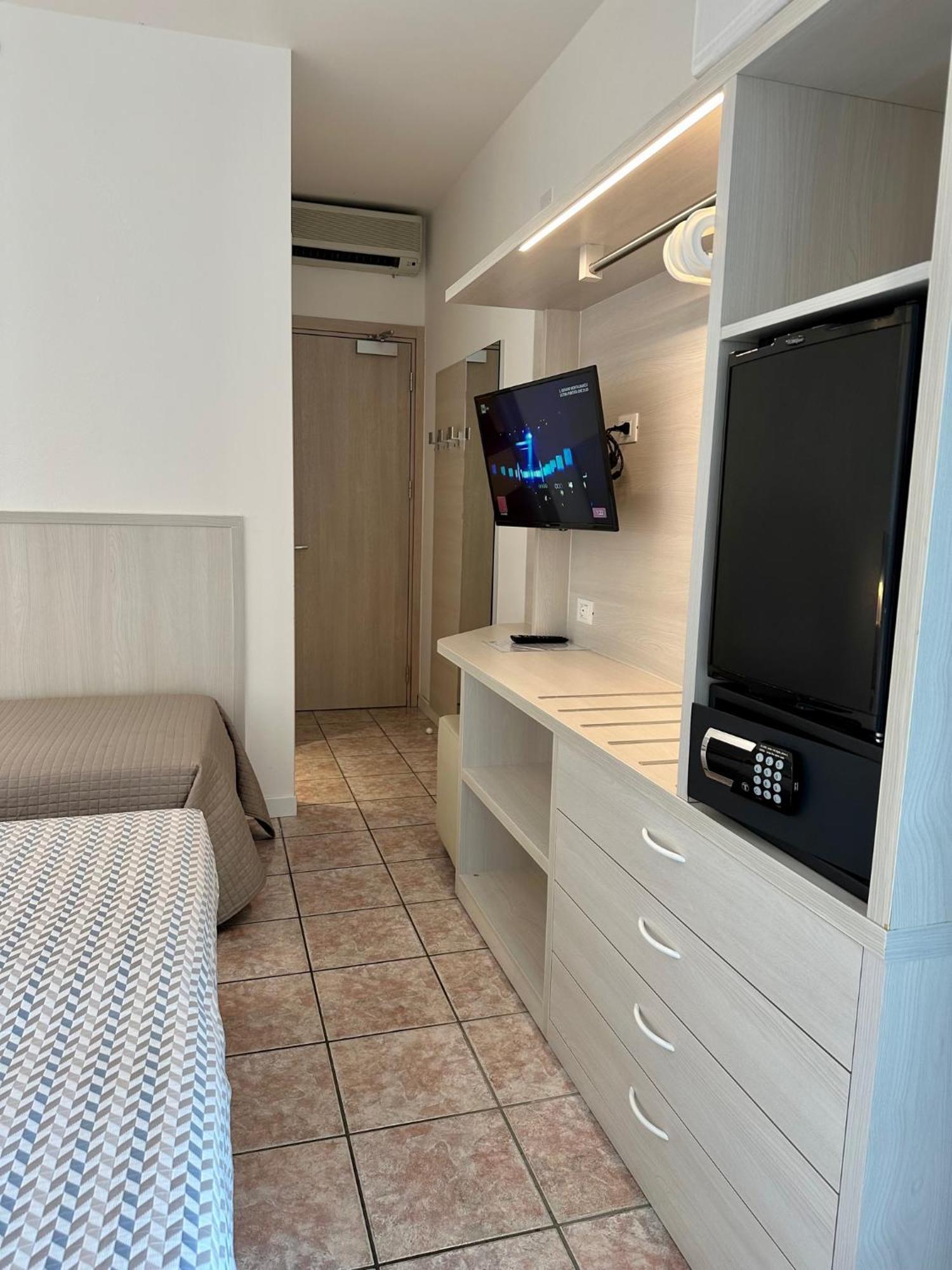 Hotel Nizza Frontemare Superior 3 Stelle Лидо-ди-Езоло Экстерьер фото