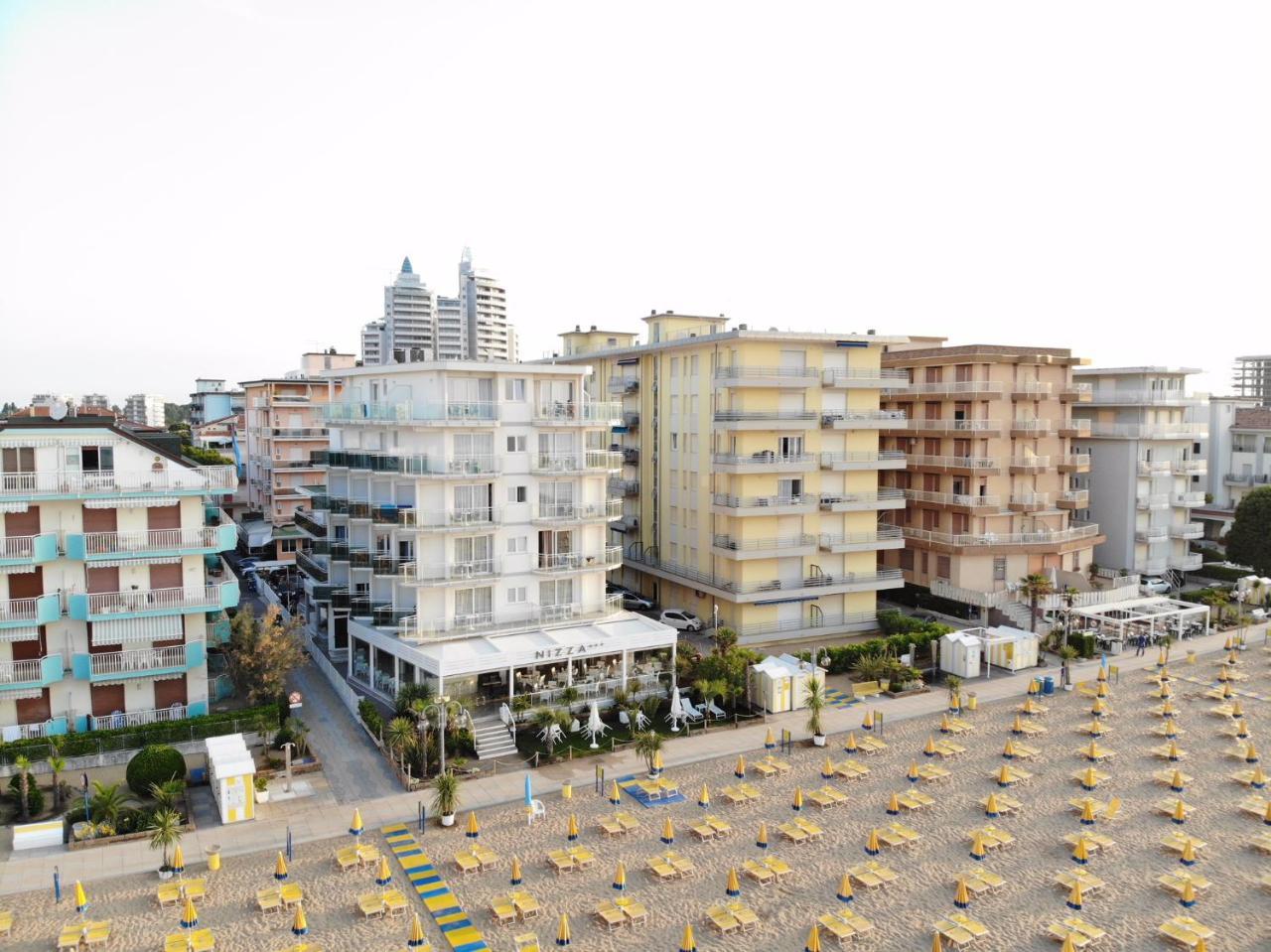 Hotel Nizza Frontemare Superior 3 Stelle Лидо-ди-Езоло Экстерьер фото